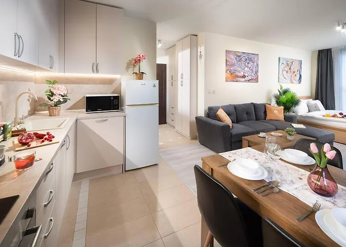 Free Parkingon Premises & Enjoy * ソフィア